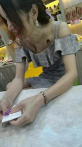 饭店阿姨老板娘请我吃夜宵，我请她吃我大鸡巴