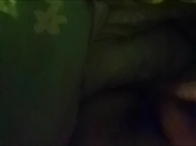 《浴室吃奶》未删减版