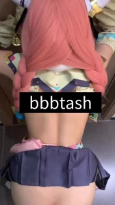 酒店门口后入瓦蕾莎cos，母狗不敢叫太大声