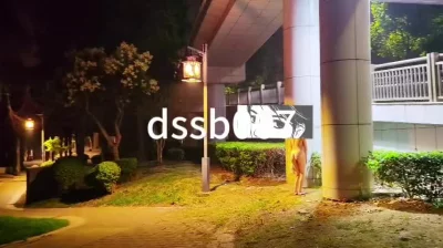 马路边的小蓝帽