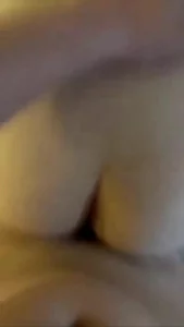 和44岁大屁股熟女同事出差，喝了点酒没忍住操了，这大屁股肉感十足舒服